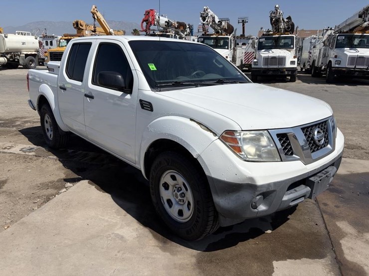 2016-nissan-frontier-image-2