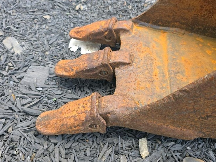 #475-•-edge-11"-excavator-bucket-image-9