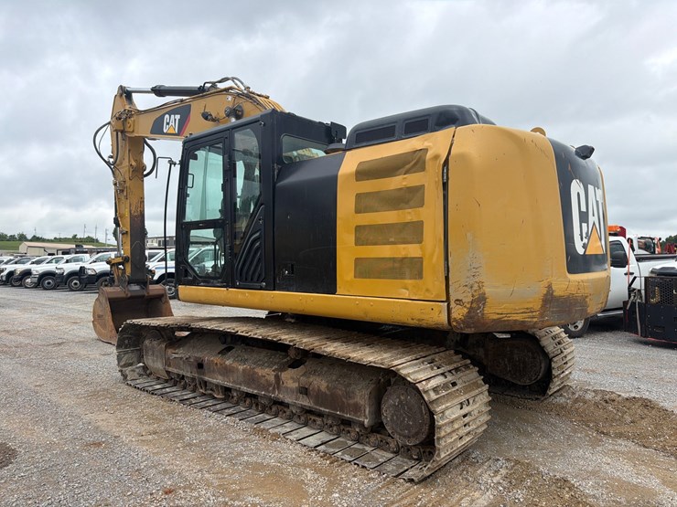 2017-caterpillar-323fl-image-5