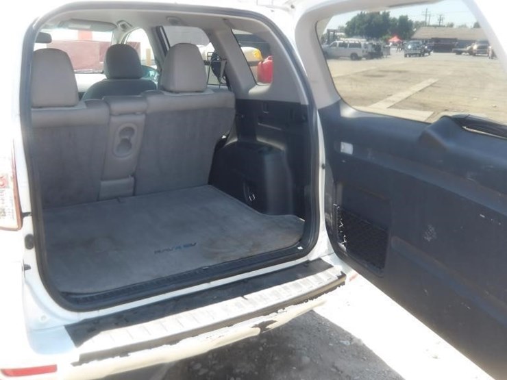 2012-toyota-rav4-image-14