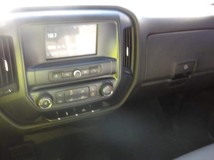 2018-chevrolet-silverado-1500-image-19