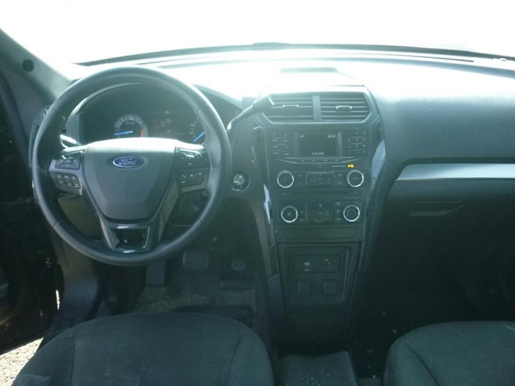2016-ford-explorer-image-9