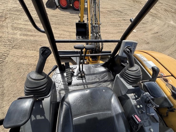 caterpillar-303.5-image-26