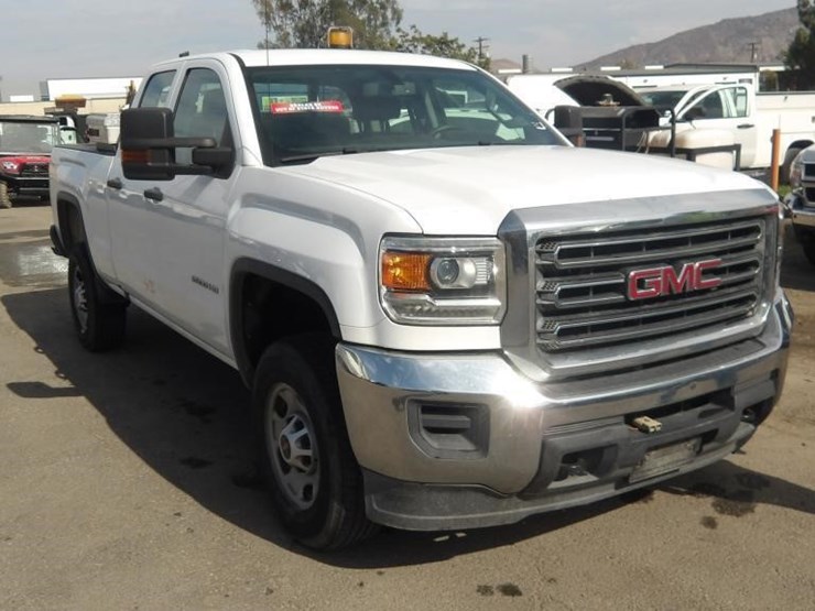 2017-gmc-sierra-2500-image-3