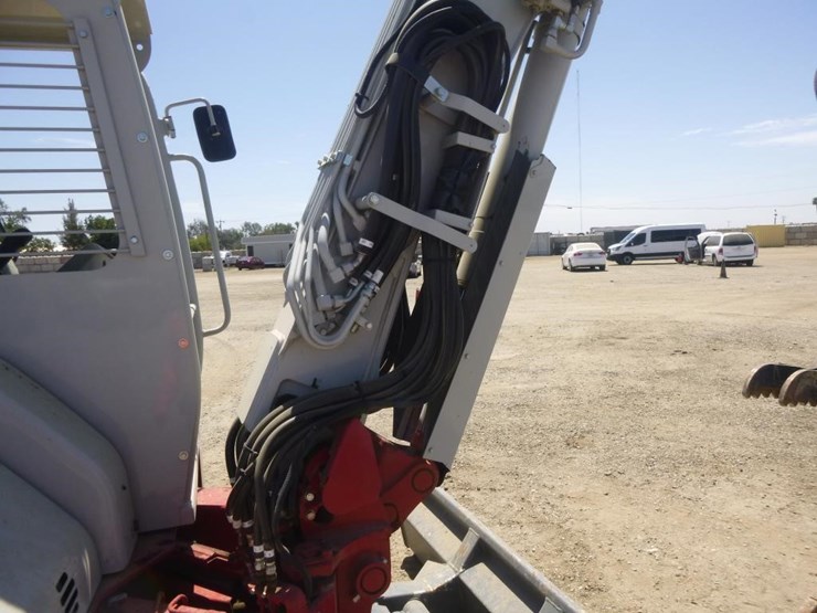 2024-takeuchi-tb257fr-image-31