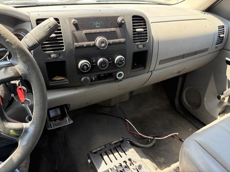 2013-chevrolet-silverado-2500-image-16