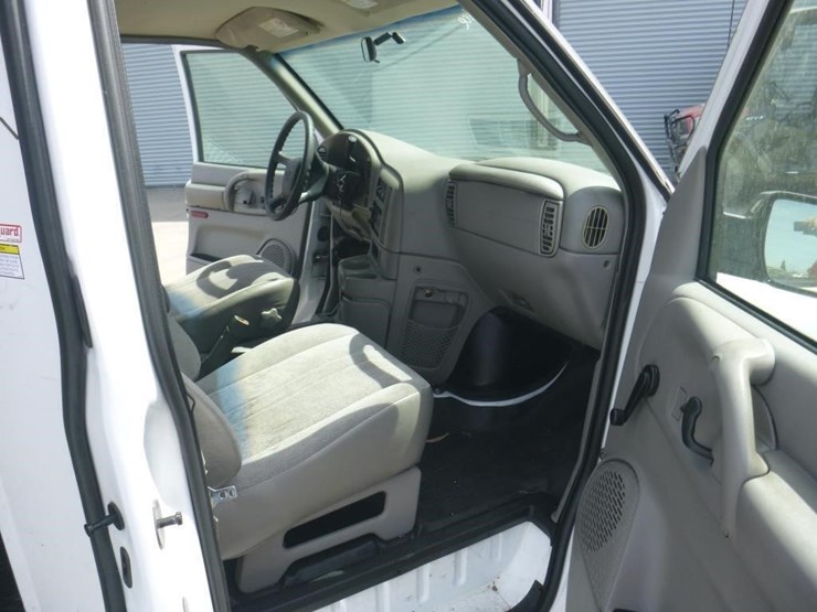2002-gmc-safari-image-6