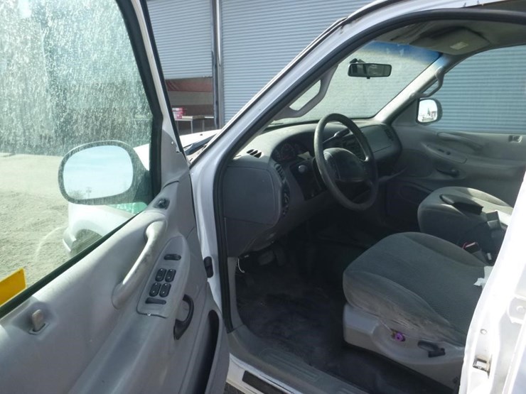 2002-ford-expedition-image-5