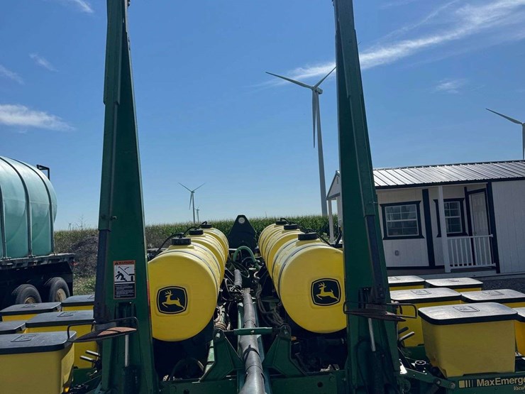 john-deere-7200-image-25