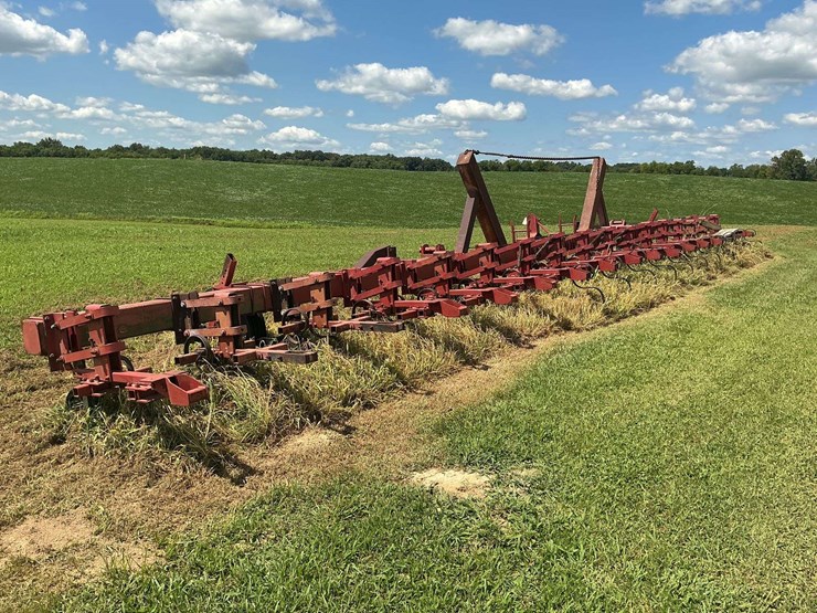 16-row-rowcrop-cultivator-image-2