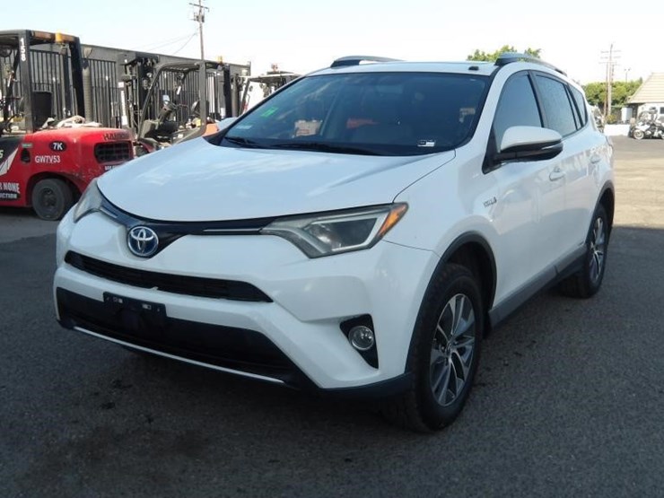 2016-toyota-rav4-image-1