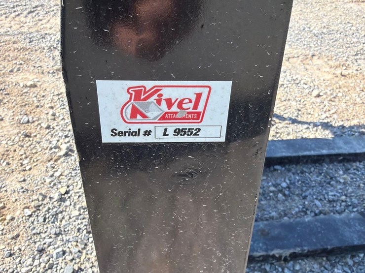 unused-kivel-quick-attach-pallet-forks-for-dingo/-mini-skid-steer-image-3