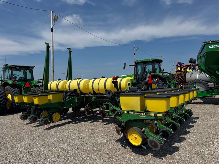 john-deere-7200-image-2