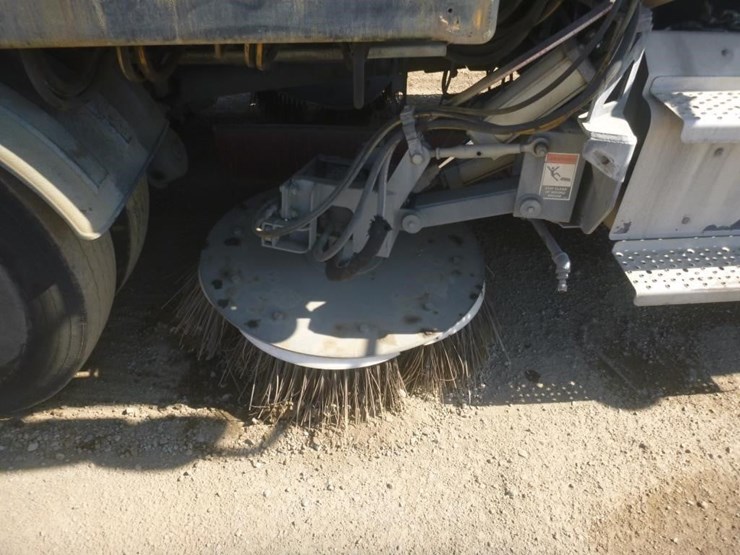 2017-freightliner-m2-street-sweeper-image-9