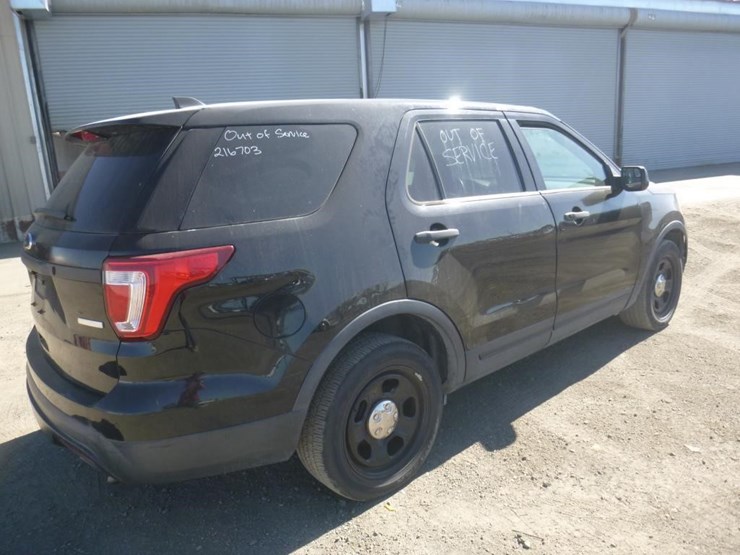 2016-ford-explorer-image-3
