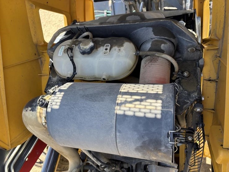 2020-deere-210l-image-56