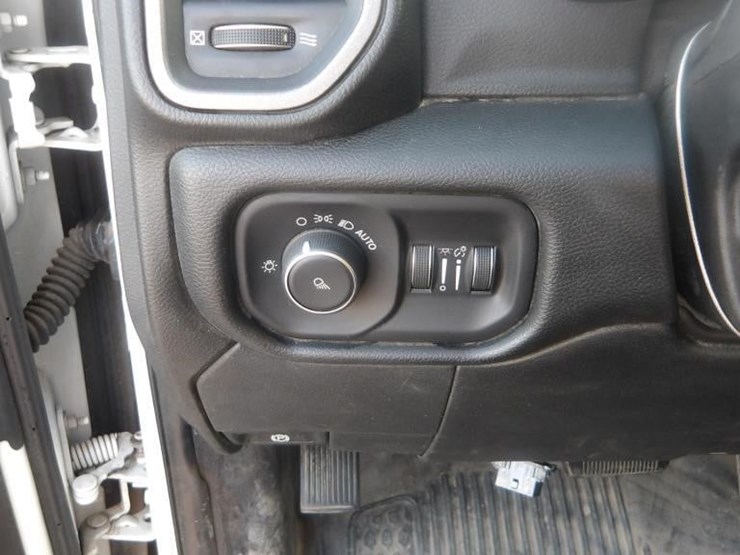 2019-dodge-ram-2500-image-28