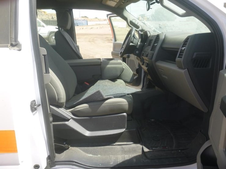 2022-ford-f550-image-21