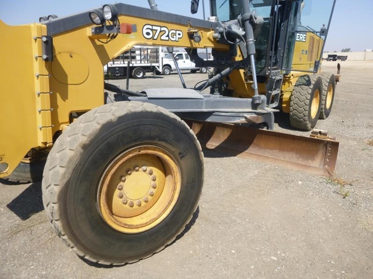 2012-deere-672gp-image-19