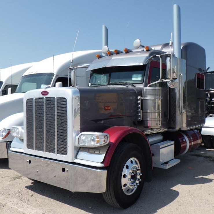 2021 PETERBILT 389