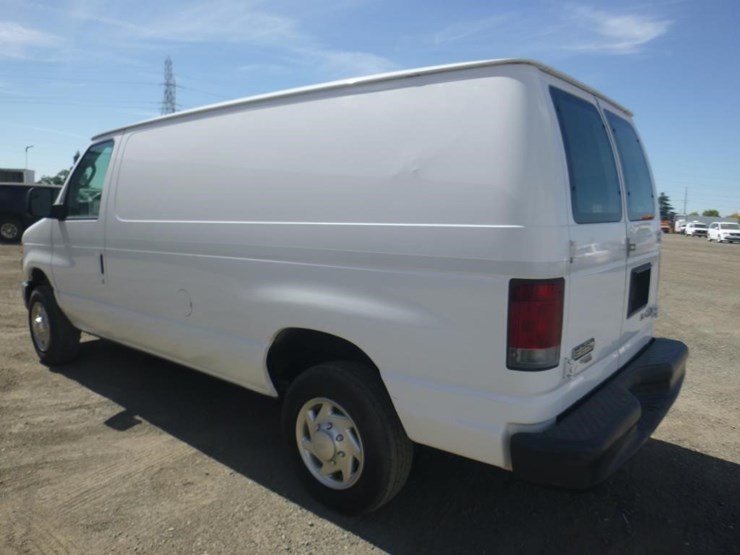 2012-ford-cargo-image-4