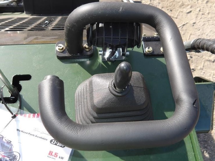 2026-zjz-380-skid-steer-track-loader-image-16