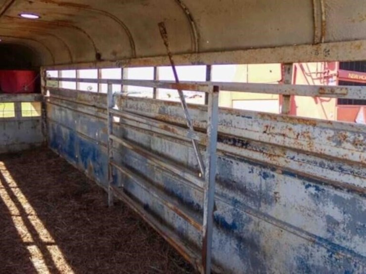 20'x6'-gooseneck-stock-trailer,-covered-image-9