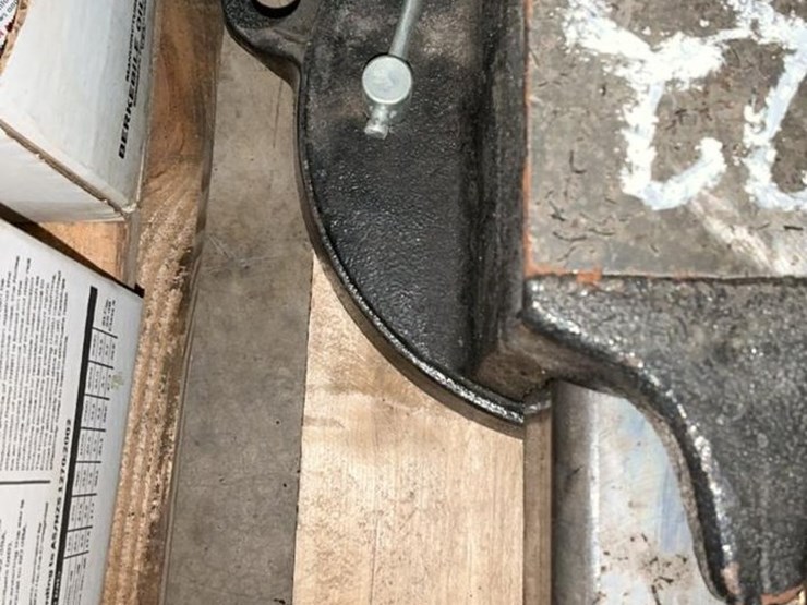 #522-•-hit-10”-bench-vise-image-6
