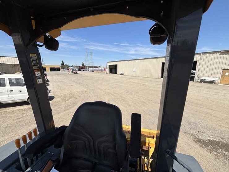 2020-deere-210l-image-52