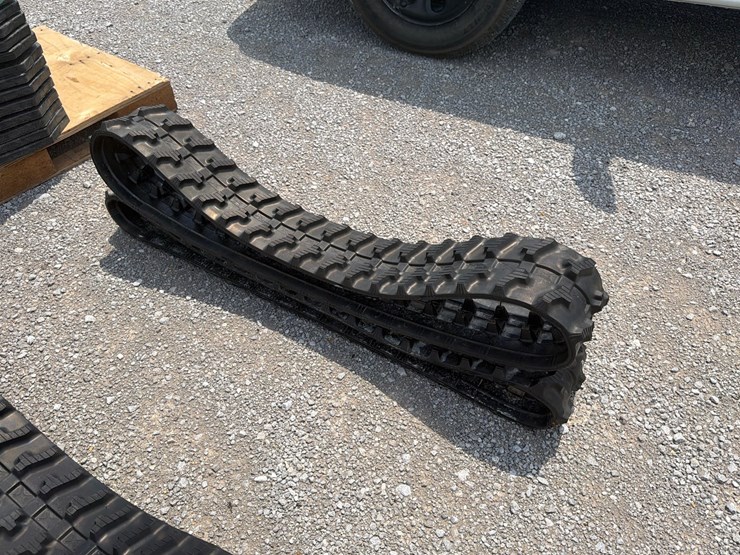 #24-•-set-of-mini-skid-steer-tracks-image-2