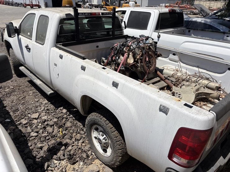 2012-gmc-sierra-2500-image-4