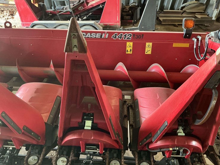 case-4412-12-row-corn-head-image-9