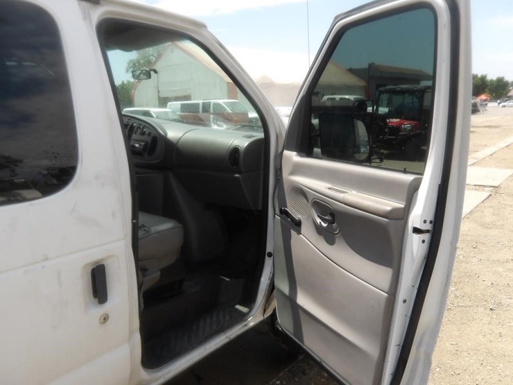 1998-ford-econoline-350-image-13