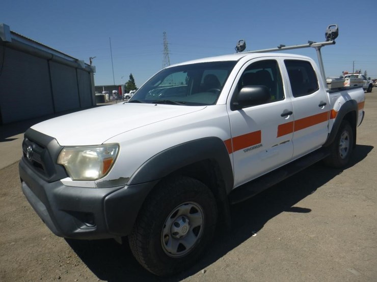 2013-toyota-tacoma-image-1