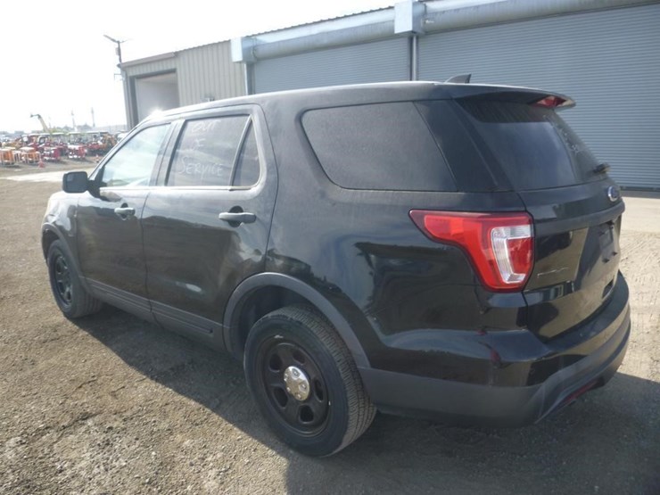 2016-ford-explorer-image-4