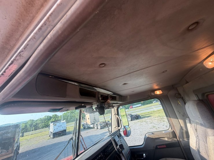 2013-kenworth-t800-image-29