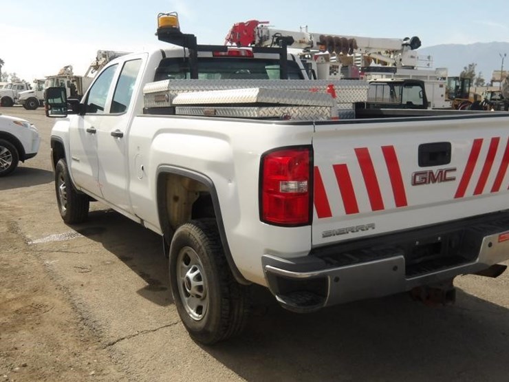 2017-gmc-sierra-2500-image-5