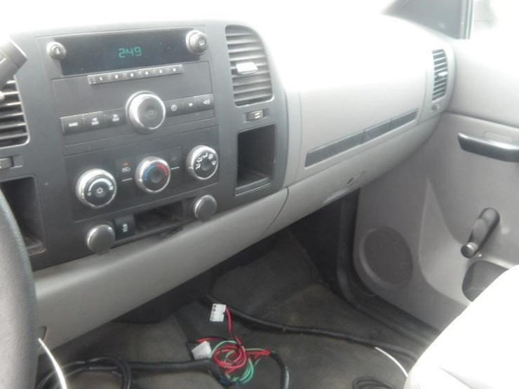 2012-chevrolet-silverado-2500-image-19