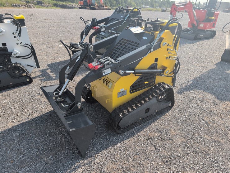 #43-•-new-zjg-zj-380-mini-skid-loader-image-1