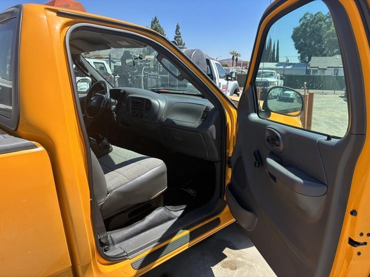 2004-ford-f150-image-13