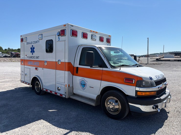 2013-chevrolet-express-3500-image-3