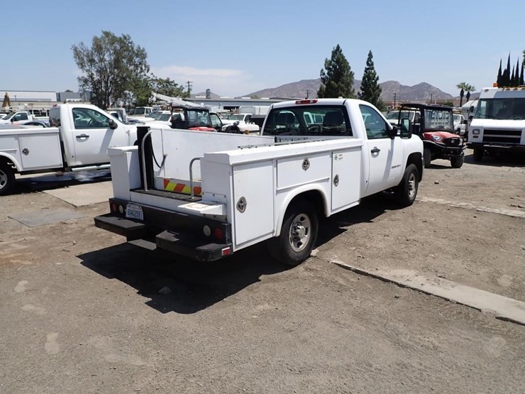 2009-chevrolet-silverado-2500-image-3