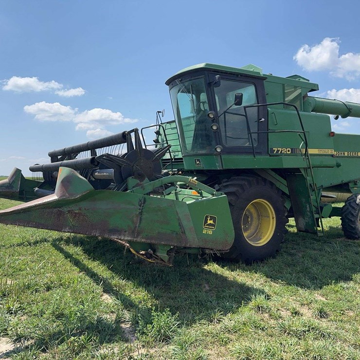 JOHN DEERE 7720 TITAN II