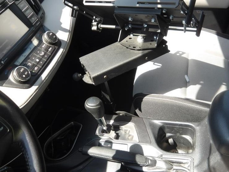 2016-toyota-rav4-image-19