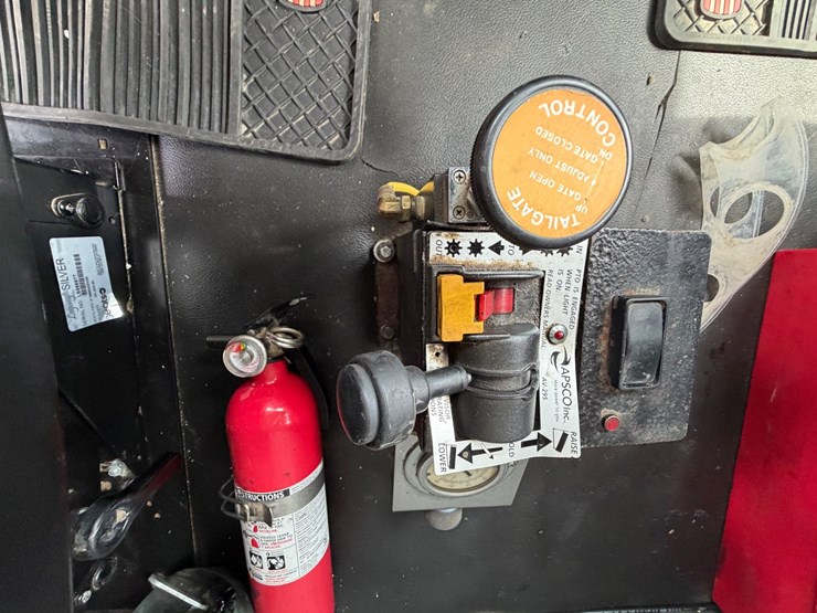 2016-kenworth-t880-image-21