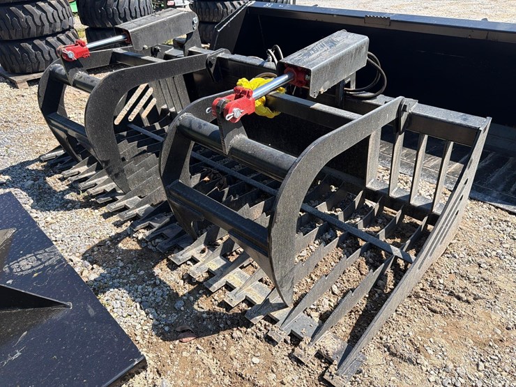 unused-78"-hydraulic-grapple-bucket-image-2