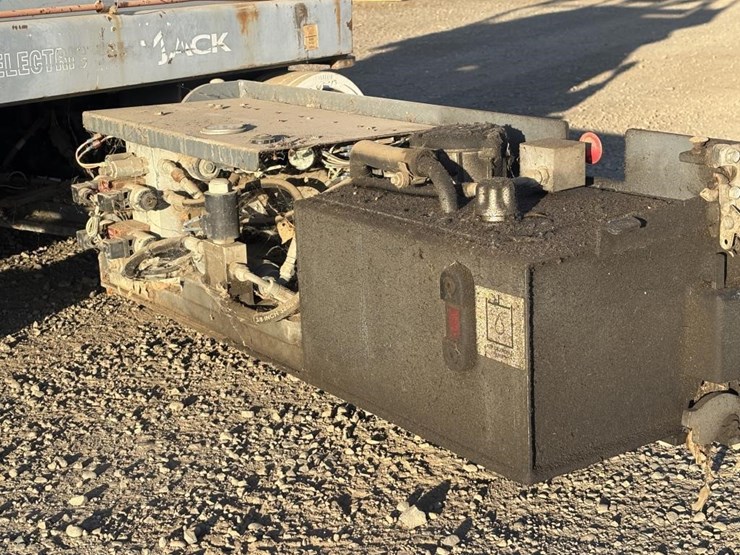 2013-skyjack-sj3-4632-scissor-lift-image-11
