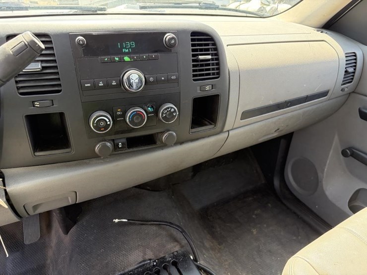 2013-chevrolet-silverado-2500-image-15