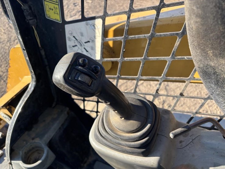 2016-caterpillar-259d-image-24
