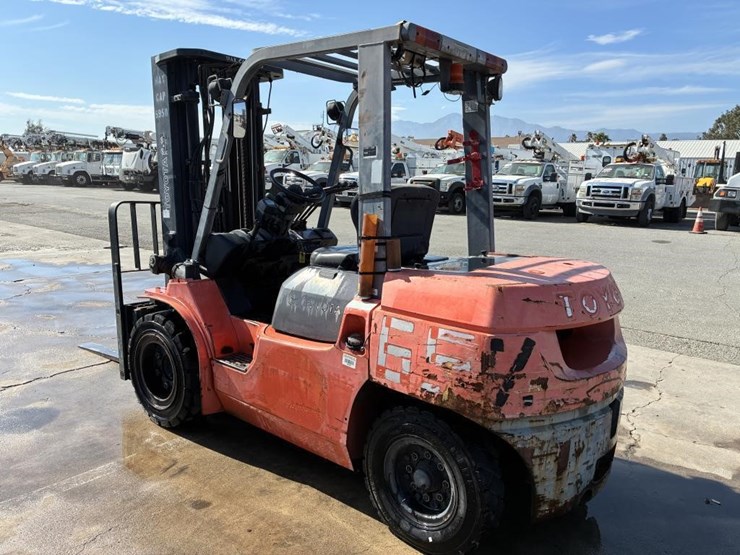 2002-toyota-7fdu45-image-4